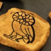 蚀刻在食品上的智能标签