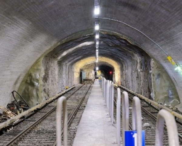 UWB隧道人员实时定位系统